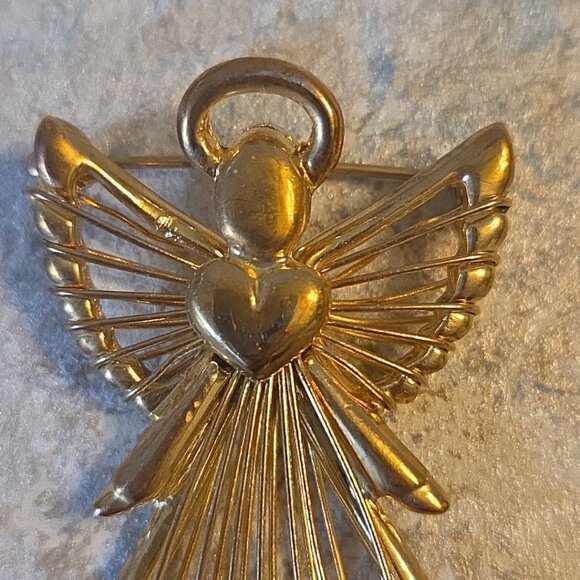 Angel Christmas Pin Brooch Signed TC Vintage 90s Gold-tone - Picture 2 of 6